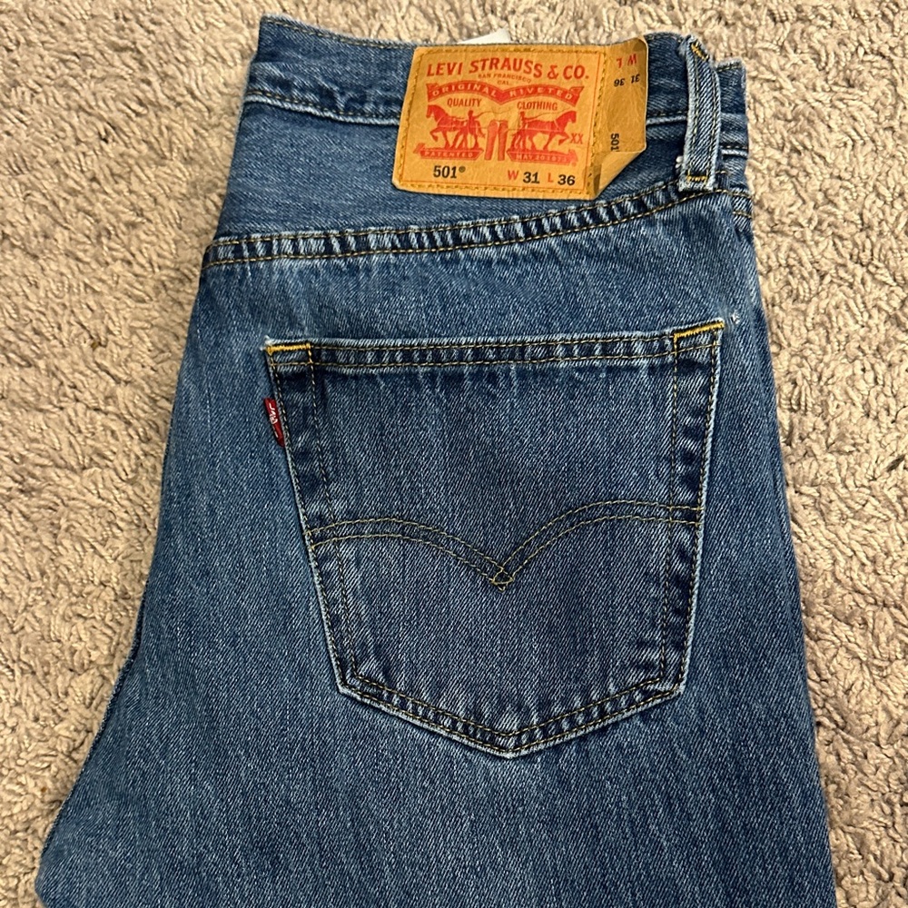 Levi's 501 Men's Straight Blue Denim Jeans with Leather Patch